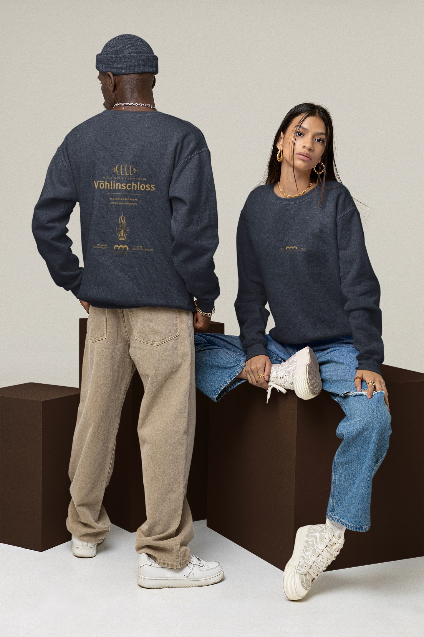 HSZ Vöhlinschloss 2025 Gold Print Organic Fair Regular Sweatshirt (B&C)